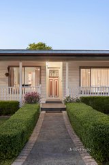 https://images.listonce.com.au/custom/160x/listings/14-browning-street-kilsyth-vic-3137/477/01591477_img_02.jpg?3000CvfoYSU