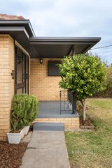 https://images.listonce.com.au/custom/160x/listings/14-burbank-drive-reservoir-vic-3073/725/01486725_img_14.jpg?Oa5nKMDfpOM