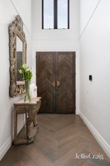 https://images.listonce.com.au/custom/160x/listings/14-carson-street-kew-vic-3101/327/01811327_img_05.jpg?dV_N8jnXgkg