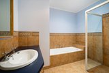 https://images.listonce.com.au/custom/160x/listings/14-castle-court-ballarat-east-vic-3350/626/01769626_img_06.jpg?aALg6I9t6Tk