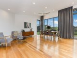 https://images.listonce.com.au/custom/160x/listings/14-cochrane-court-castlemaine-vic-3450/680/00956680_img_07.jpg?yEsv02ZsbXE