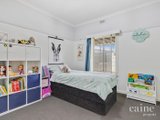 https://images.listonce.com.au/custom/160x/listings/14-college-street-wendouree-vic-3355/572/01576572_img_09.jpg?OWmL6RrudEY