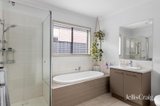 https://images.listonce.com.au/custom/160x/listings/14-dalziel-drive-mernda-vic-3754/221/01981221_img_12.jpg?C7M5tkUuEC0