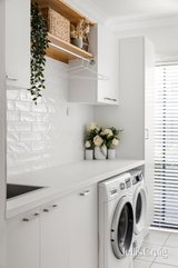 https://images.listonce.com.au/custom/160x/listings/14-dalziel-drive-mernda-vic-3754/221/01981221_img_14.jpg?uMP20aVSNFo