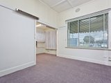 https://images.listonce.com.au/custom/160x/listings/14-effingham-road-newport-vic-3015/712/01202712_img_03.jpg?FByHBloSaNc