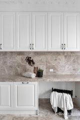 https://images.listonce.com.au/custom/160x/listings/14-elliott-avenue-balwyn-vic-3103/841/01748841_img_28.jpg?UJHSK6Fy46k
