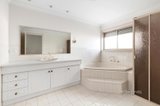 https://images.listonce.com.au/custom/160x/listings/14-erinne-court-st-helena-vic-3088/081/01622081_img_06.jpg?RcxTHSaGGBM