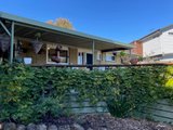 https://images.listonce.com.au/custom/160x/listings/14-farrell-street-new-gisborne-vic-3438/166/01608166_img_08.jpg?EdUmER7sq_8