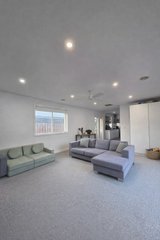https://images.listonce.com.au/custom/160x/listings/14-hamlyn-avenue-hamlyn-heights-vic-3215/527/01846527_img_15.jpg?x5HN0JQJMZI