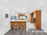 https://images.listonce.com.au/custom/160x/listings/14-highview-drive-mooroolbark-vic-3138/973/01525973_img_03.jpg?cnRcJNLn02g