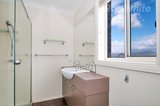 https://images.listonce.com.au/custom/160x/listings/14-huntly-ave-mooroolbark-vic-3138/947/01967947_img_07.jpg?zf6hH0wU-8c