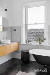https://images.listonce.com.au/custom/160x/listings/14-james-street-richmond-vic-3121/628/01932628_img_26.jpg?rFV7CAKFz4E