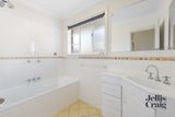 https://images.listonce.com.au/custom/160x/listings/14-kauri-grove-glen-waverley-vic-3150/470/01901470_img_05.jpg?UMshnqQXj1U