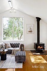 https://images.listonce.com.au/custom/160x/listings/14-kerry-close-doncaster-east-vic-3109/388/01967388_img_06.jpg?cpIjC7nlqCk
