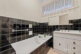 https://images.listonce.com.au/custom/160x/listings/14-lindisfarne-drive-burwood-east-vic-3151/812/01932812_img_08.jpg?VczUHL8s43A