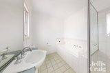 https://images.listonce.com.au/custom/160x/listings/14-little-bendall-street-kensington-vic-3031/679/01971679_img_09.jpg?JoxpjdIpKXc