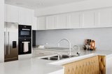 https://images.listonce.com.au/custom/160x/listings/14-madden-street-albert-park-vic-3206/381/01691381_img_08.jpg?T7P9i0UYduk