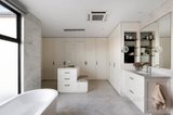 https://images.listonce.com.au/custom/160x/listings/14-madden-street-albert-park-vic-3206/381/01691381_img_14.jpg?FbrQLK7rxJw