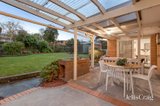 https://images.listonce.com.au/custom/160x/listings/14-marilyn-crescent-ringwood-vic-3134/983/01793983_img_11.jpg?iXYl79WAHWA