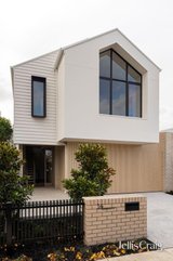 https://images.listonce.com.au/custom/160x/listings/14-northcote-street-northcote-vic-3070/661/01931661_img_16.jpg?zpdw8TbFCUY