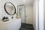 https://images.listonce.com.au/custom/160x/listings/14-nottingham-street-prahran-vic-3181/946/01589946_img_09.jpg?wXi9teQN2vE