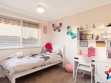 https://images.listonce.com.au/custom/160x/listings/14-old-kent-road-mooroolbark-vic-3138/721/01524721_img_11.jpg?frpJS6uBk0s