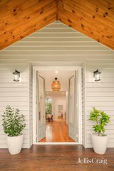 https://images.listonce.com.au/custom/160x/listings/14-rae-avenue-edithvale-vic-3196/984/01970984_img_02.jpg?rYb3aTntowM