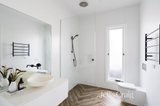 https://images.listonce.com.au/custom/160x/listings/14-rennie-street-williamstown-vic-3016/447/01820447_img_08.jpg?QWjDiGI2QVk
