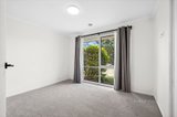 https://images.listonce.com.au/custom/160x/listings/14-robertson-drive-newham-vic-3442/972/01603972_img_09.jpg?Xmkfqof-Gew