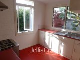 https://images.listonce.com.au/custom/160x/listings/14-rosser-street-brunswick-vic-3056/008/01813008_img_01.jpg?LnYGeef60MI
