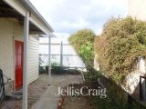 https://images.listonce.com.au/custom/160x/listings/14-rosser-street-brunswick-vic-3056/008/01813008_img_03.jpg?pbl2LfKW_PY