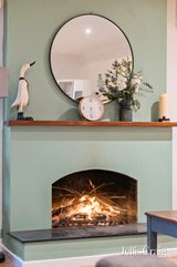 https://images.listonce.com.au/custom/160x/listings/14-vasey-grove-donvale-vic-3111/265/01818265_img_07.jpg?wiry0uO1xro