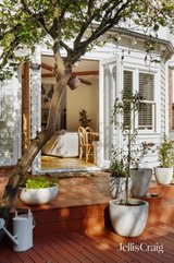 https://images.listonce.com.au/custom/160x/listings/14-verity-street-richmond-vic-3121/441/01980441_img_08.jpg?eiHF-lubUGw