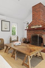https://images.listonce.com.au/custom/160x/listings/14-whites-way-sorrento-vic-3943/650/01727650_img_09.jpg?daZLDSCCgVI