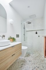 https://images.listonce.com.au/custom/160x/listings/140-autumn-street-geelong-west-vic-3218/325/01404325_img_10.jpg?s1k7R_vLpSE