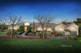 https://images.listonce.com.au/custom/160x/listings/140-sunset-drive-chirnside-park-vic-3116/137/01093137_img_01.jpg?UhXxfmjCegw