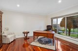 https://images.listonce.com.au/custom/160x/listings/140-sunset-drive-chirnside-park-vic-3116/137/01093137_img_14.jpg?rZV_tErKHDY