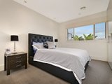 https://images.listonce.com.au/custom/160x/listings/141-john-liston-drive-newport-vic-3015/018/01203018_img_05.jpg?AabZbty6Hks