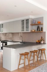https://images.listonce.com.au/custom/160x/listings/141-mary-street-richmond-vic-3121/222/01735222_img_12.jpg?w1aiq_iNZK0