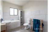 https://images.listonce.com.au/custom/160x/listings/14127-somerville-road-yarraville-vic-3013/084/01978084_img_04.jpg?DV5kgVafdaI