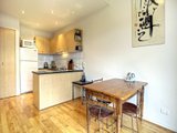 https://images.listonce.com.au/custom/160x/listings/14145-ormond-road-elwood-vic-3184/289/01794289_img_04.jpg?uLg7uQk0hqM