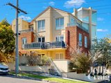 https://images.listonce.com.au/custom/160x/listings/142-north-avenue-strathmore-vic-3041/386/01739386_img_01.jpg?wsXHlc1Thb8