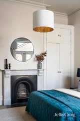 https://images.listonce.com.au/custom/160x/listings/142-simpson-street-east-melbourne-vic-3002/375/01740375_img_07.jpg?M42WZrh-W-c