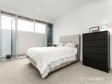 https://images.listonce.com.au/custom/160x/listings/14200-bay-street-port-melbourne-vic-3207/076/01088076_img_05.jpg?ibEu-F6pk1w