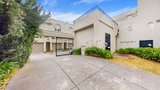 https://images.listonce.com.au/custom/160x/listings/1425-malmsbury-street-hawthorn-vic-3122/531/01970531_img_12.jpg?2o_cLSGn43s