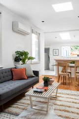 https://images.listonce.com.au/custom/160x/listings/143-easey-street-collingwood-vic-3066/533/01142533_img_07.jpg?DQOr3GL8zqk