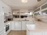 https://images.listonce.com.au/custom/160x/listings/143-geoffrey-drive-kilsyth-vic-3137/512/01524512_img_05.jpg?EKIWDU8IekQ