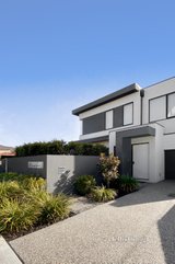 https://images.listonce.com.au/custom/160x/listings/143-wards-grove-bentleigh-east-vic-3165/374/01105374_img_04.jpg?zQxJ2K7UPng