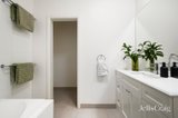 https://images.listonce.com.au/custom/160x/listings/145-queen-street-ormond-vic-3204/293/01809293_img_17.jpg?vRNlDTP8KAQ