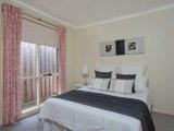 https://images.listonce.com.au/custom/160x/listings/145-roland-avenue-strathmore-vic-3041/433/00847433_img_08.jpg?HQDVndWJCdI